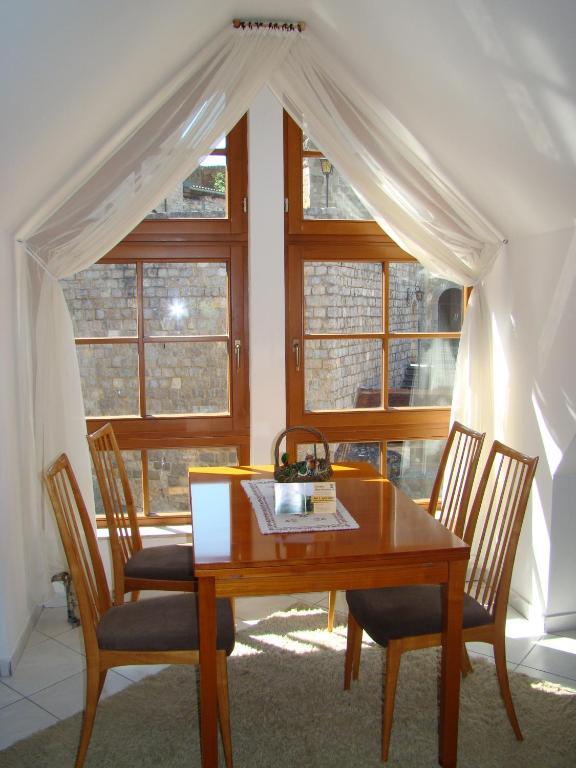 Burg Katzenstein Hotel Room photo