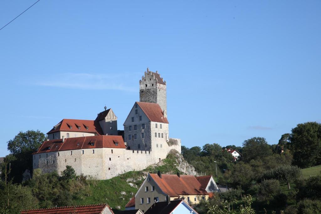 Burg Katzenstein Hotel Exterior photo