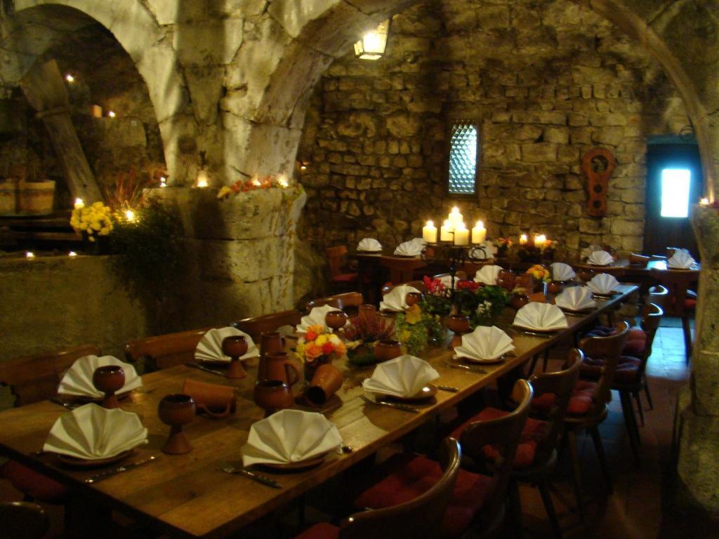 Burg Katzenstein Hotel Exterior photo