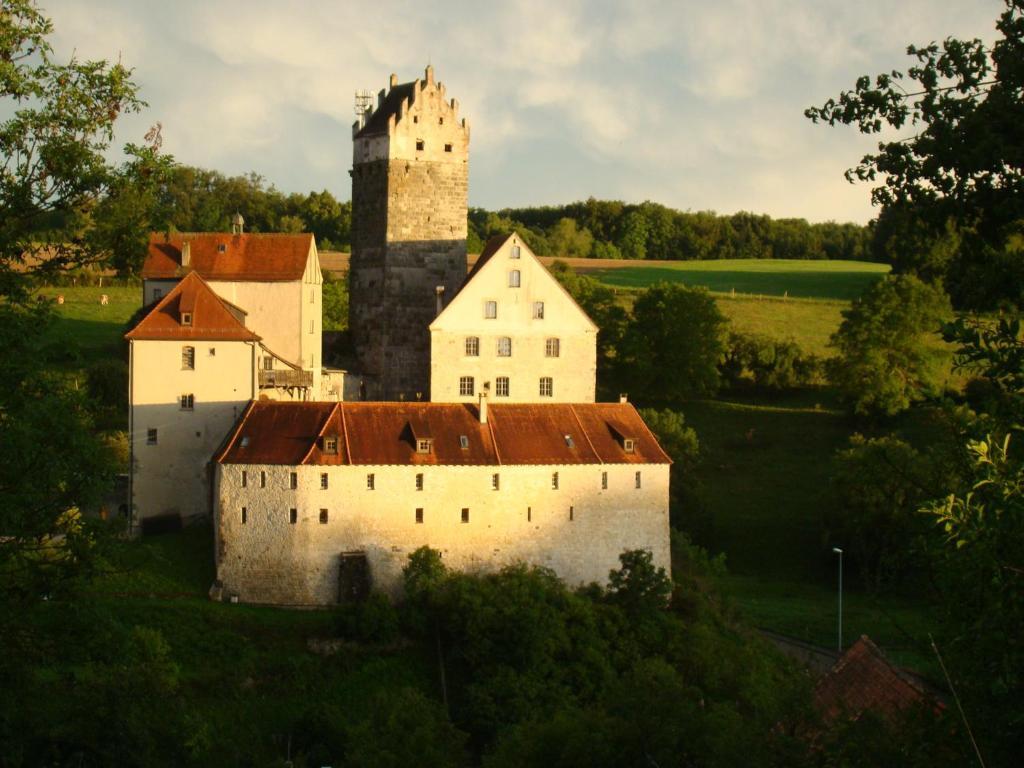 Burg Katzenstein Hotel Exterior photo